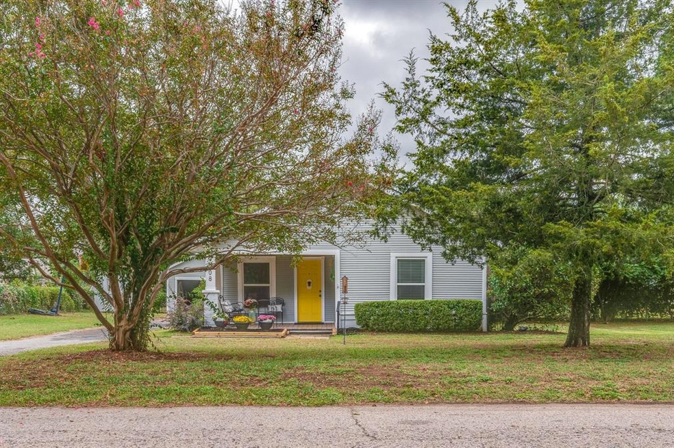 908 W Acheson St, Denison, TX 75020 - photo 1