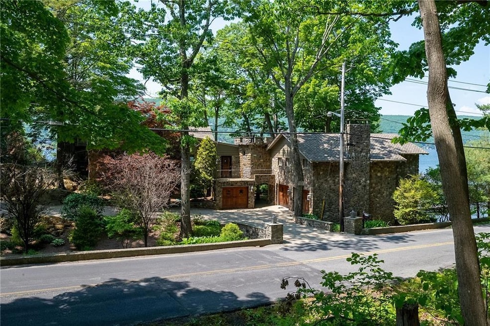 Sold $2,900,000 • Co-Listing Agent