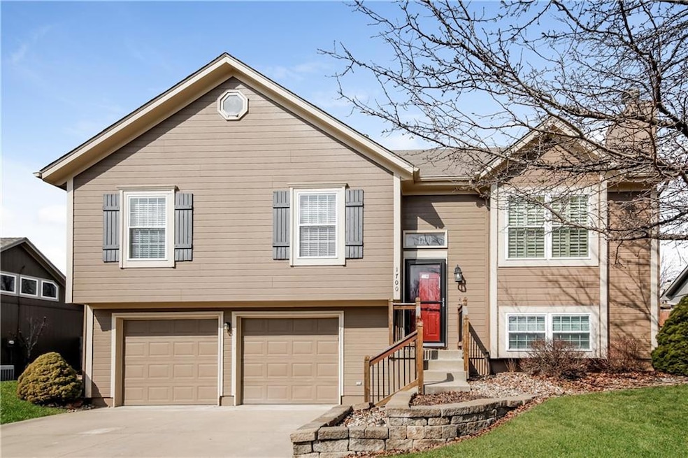 1700 Cove Dr, Raymore, MO 64083 - photo 1