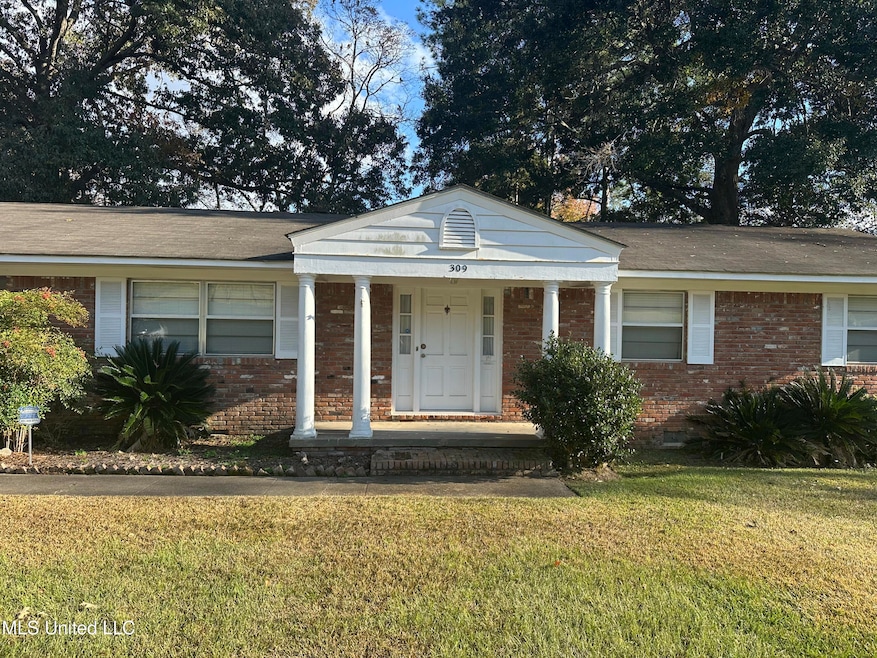 309 S Shields Ln, Natchez, MS 39120 - photo 1