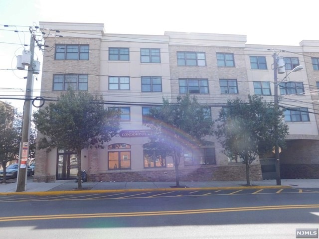 380-382 Anderson Ave unit 3B, Cliffside Park, NJ 07010 - photo 1