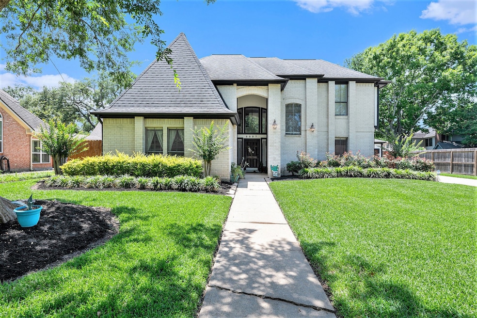 Welcome to 2227 Country Creek Way.