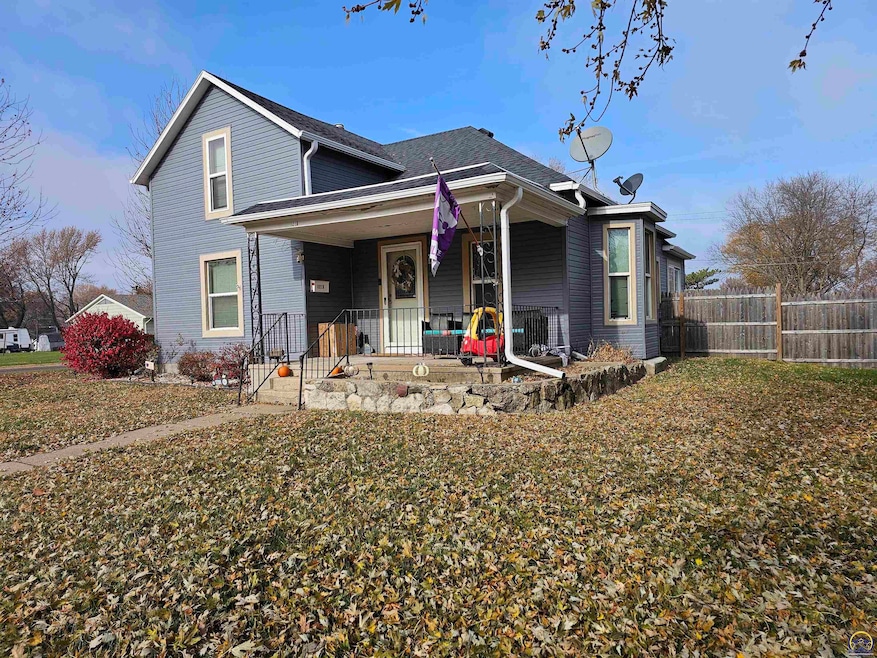 1218 Jefferson St, Sabetha, KS 66534 - photo 1