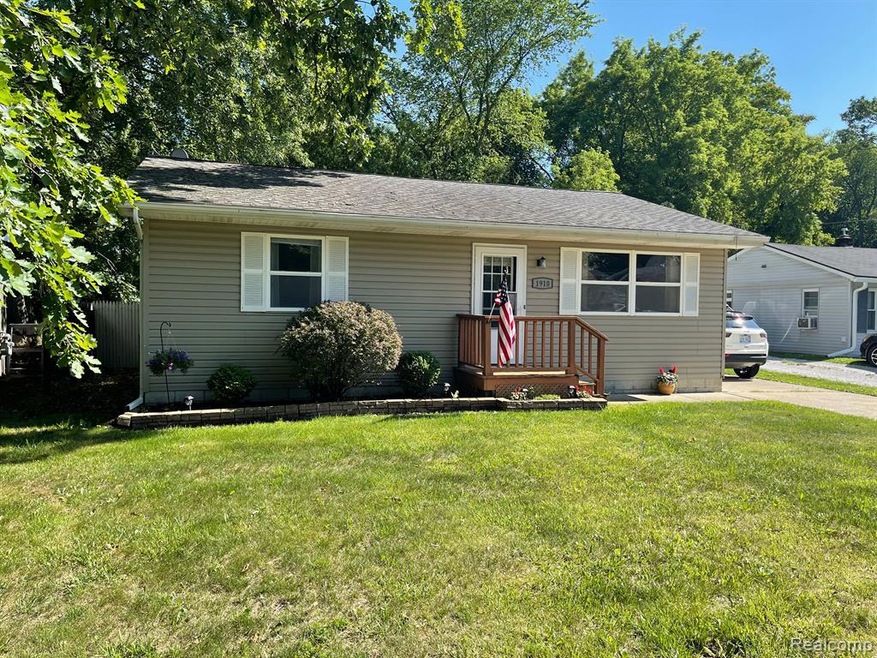 1910 Elmwood St, Port Huron, MI 48060 - photo 1