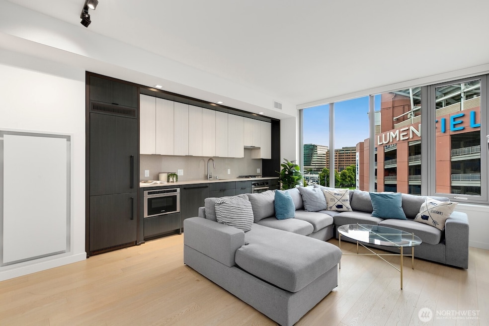 Gridiron unit 713, Seattle, WA 98104 - photo 1