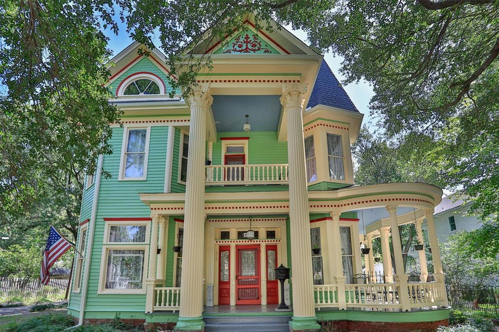 318 S Denton St, Gainesville, TX 76240 - photo 1