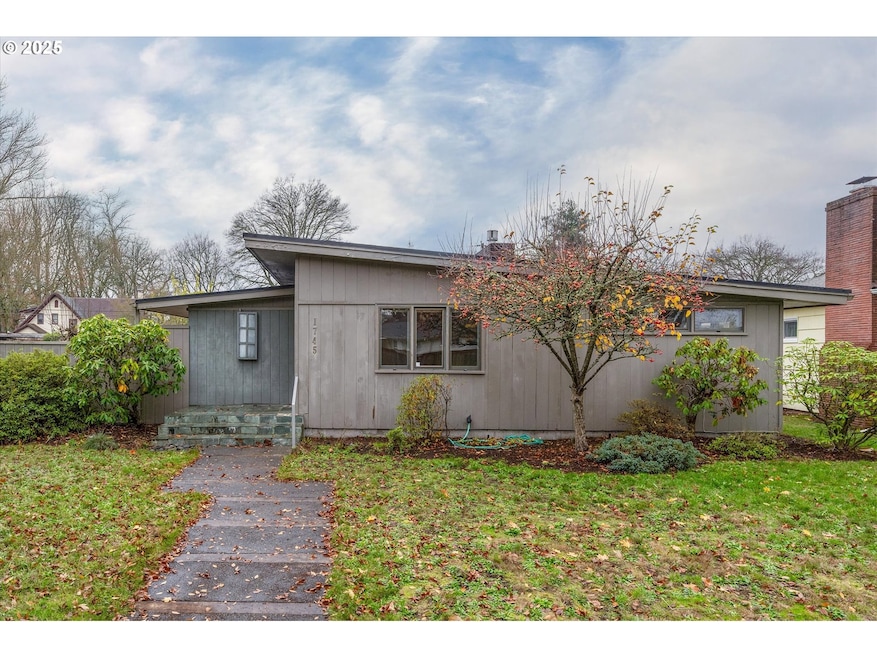 1745 23rd Ave, Longview, WA 98632 - photo 1