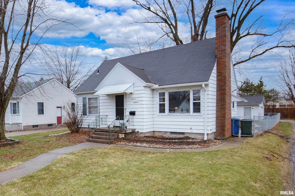 1818 N Pine St, Davenport, IA 52804 - photo 1