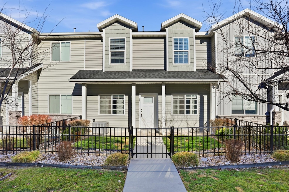 446 W 1595 N unit 103, Logan, UT 84341 - photo 1