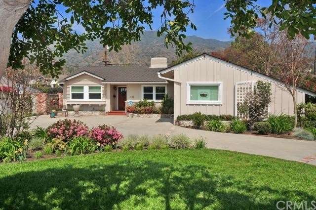Charming ranch with circle driveway