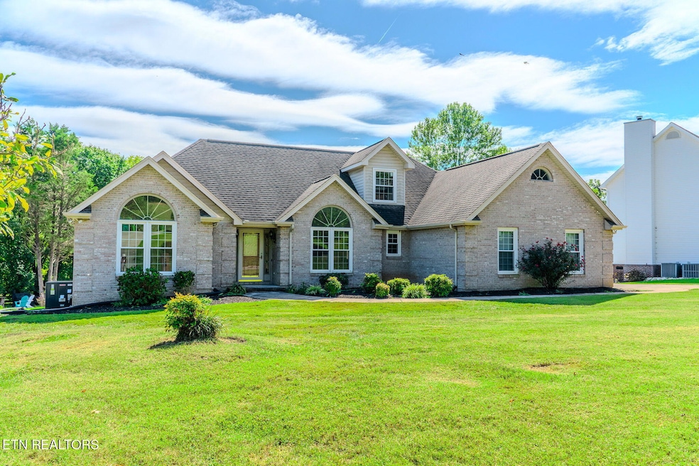 4828 Shannon Run Dr, Knoxville, TN 37918 - photo 1