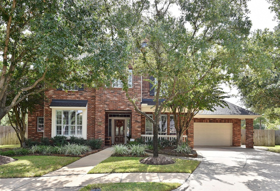 Nestled in a cul-de-sac this majestic 2 story, traditional brick home in highly sought-after Coles Crossing subdivision is waiting for you to call it 