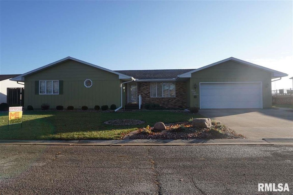 113 Crestwood Dr, Lincoln, IL 62656 - photo 1