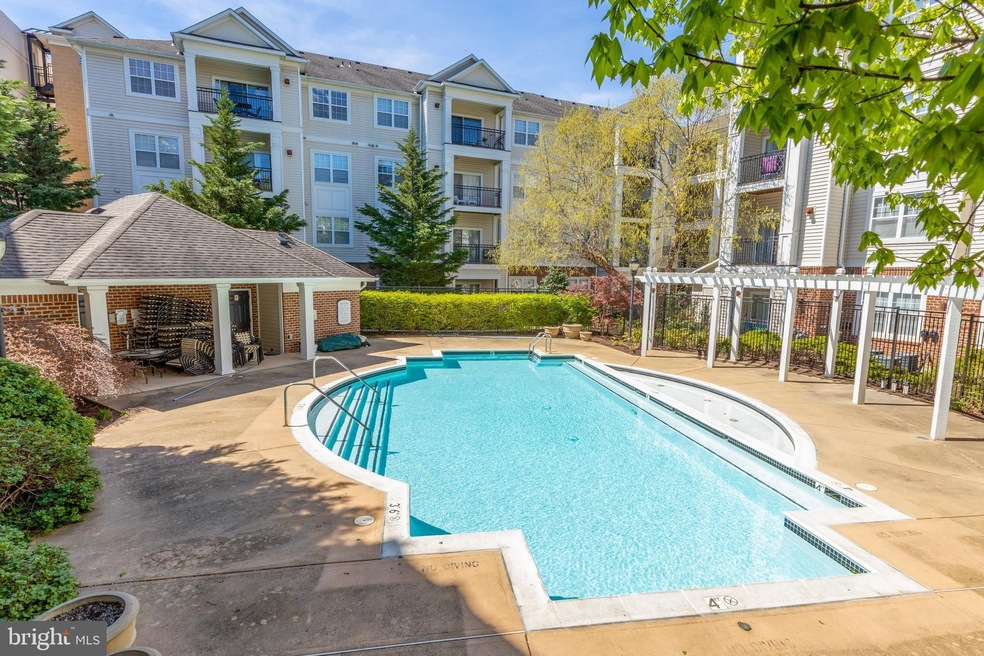 12900 Centre Park Cir unit 305, Herndon, VA 20171 - photo 1