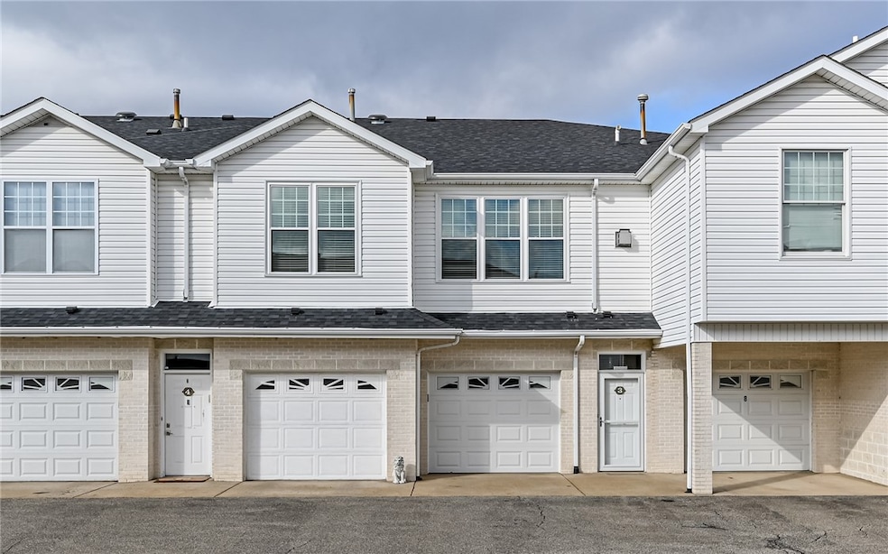 227 Adams Pointe Blvd unit 3, Mars, PA 16046 - photo 1