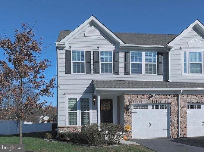 802 N Aikens Tavern Ct, Newark, DE 19702 - photo 1