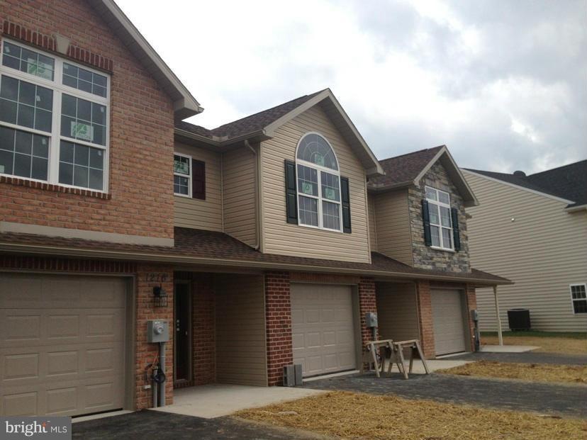 1218 Emilys Ct, Greencastle, PA 17225 - photo 1