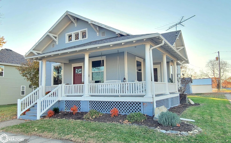 120 N East St, Sigourney, IA 52591 - photo 1