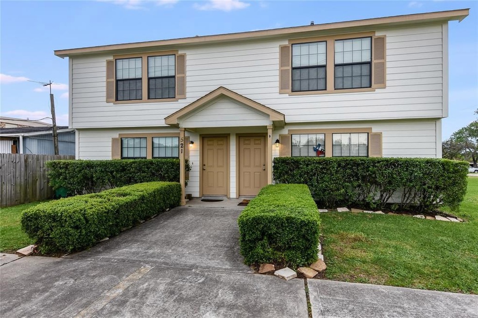 521 E House St unit B, Alvin, TX 77511 - photo 1