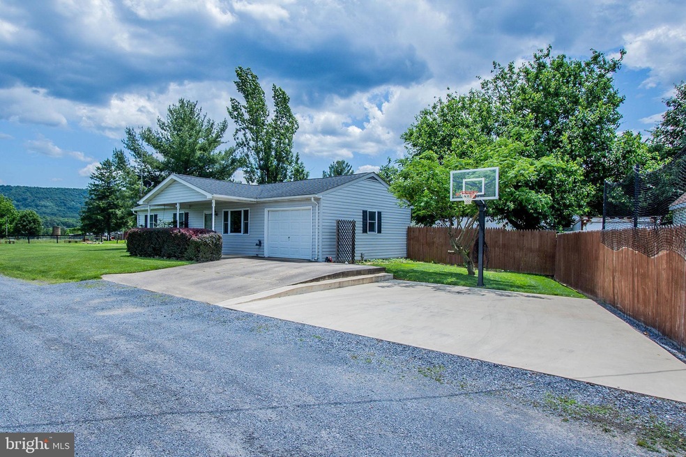 44 Finesse Ln, Hedgesville, WV 25427 - photo 1