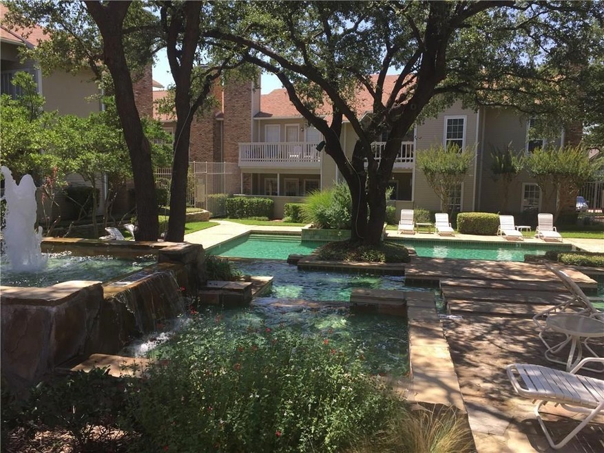 Wonderful Community Pool & Fountain
