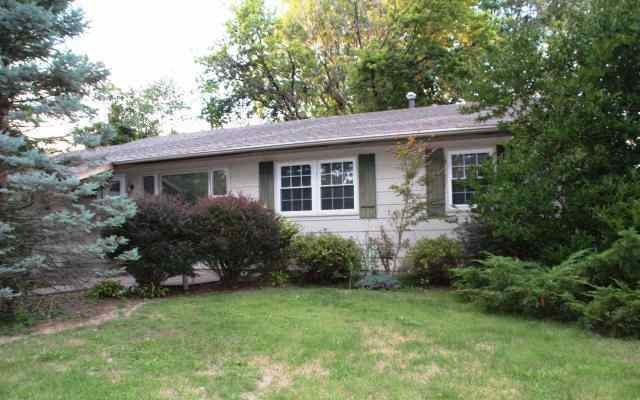 1010 Parkway Dr, Bettendorf, IA 52722 - photo 1