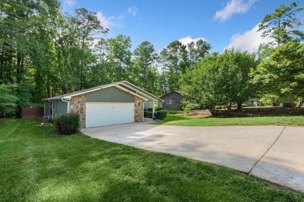 10130 Piney Ridge Walk, Alpharetta, GA 30022 - photo 1