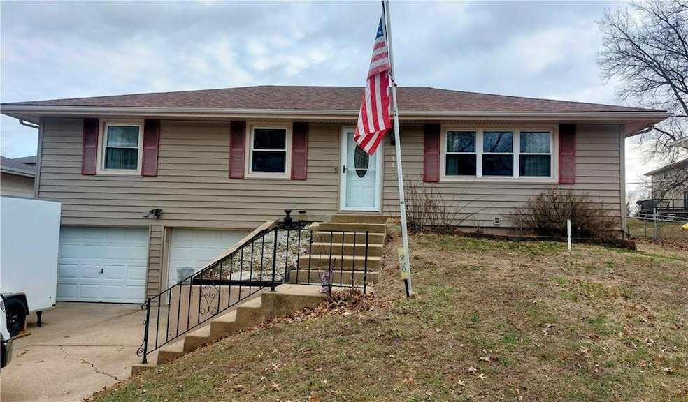 200 Highland Rd, Lansing, KS 66043 - photo 1