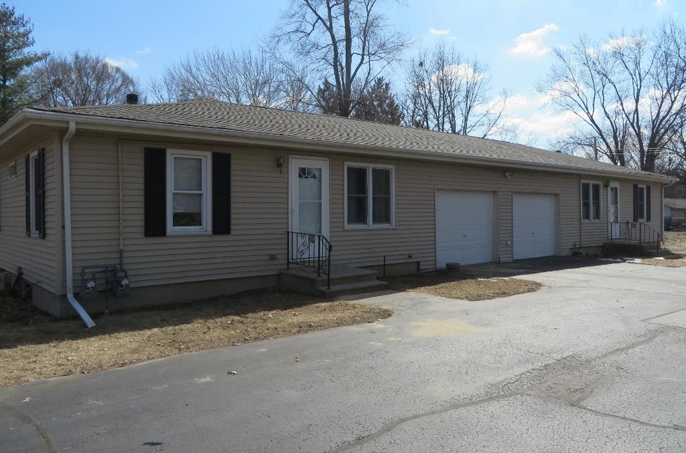 815 W Happy Hollow Rd, Janesville, WI 53546 - photo 1