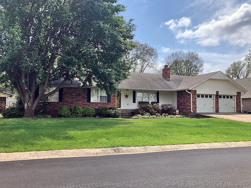 710 Kelly St, Tahlequah, OK 74464 - photo 1