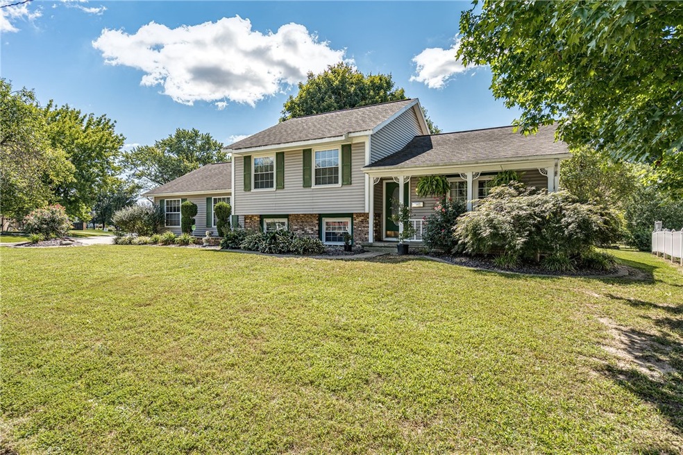 29 N Lakewood Dr, Effingham, IL 62401 - photo 1