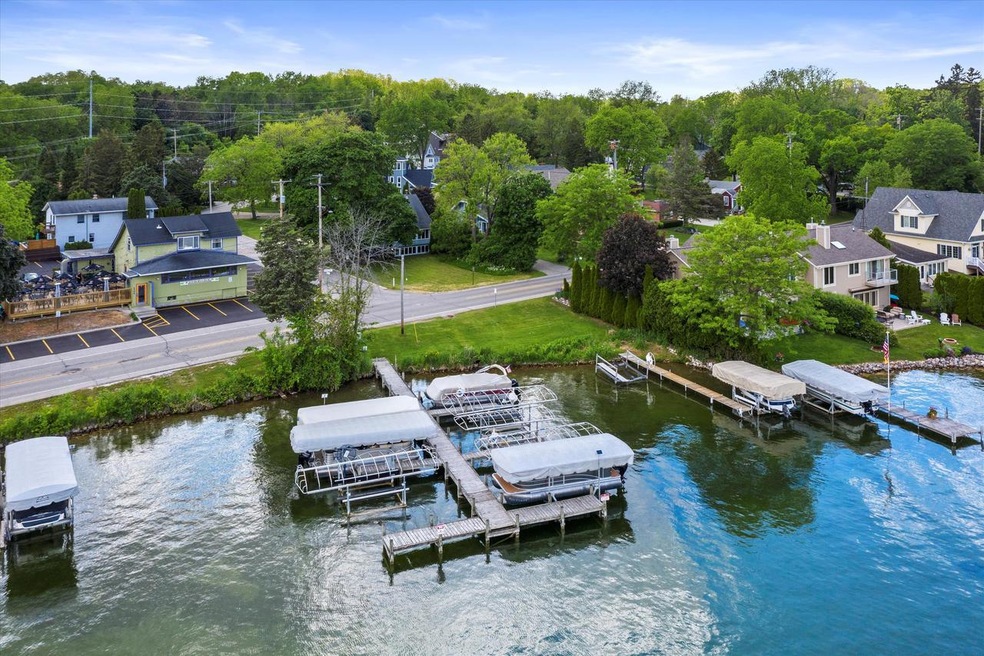 1505 3rd St, Delafield, WI 53018 - photo 1