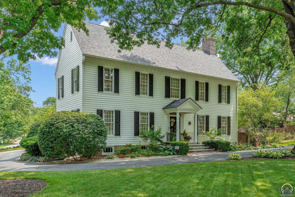 1500 SW Stratford Rd, Topeka, KS 66604 - photo 1