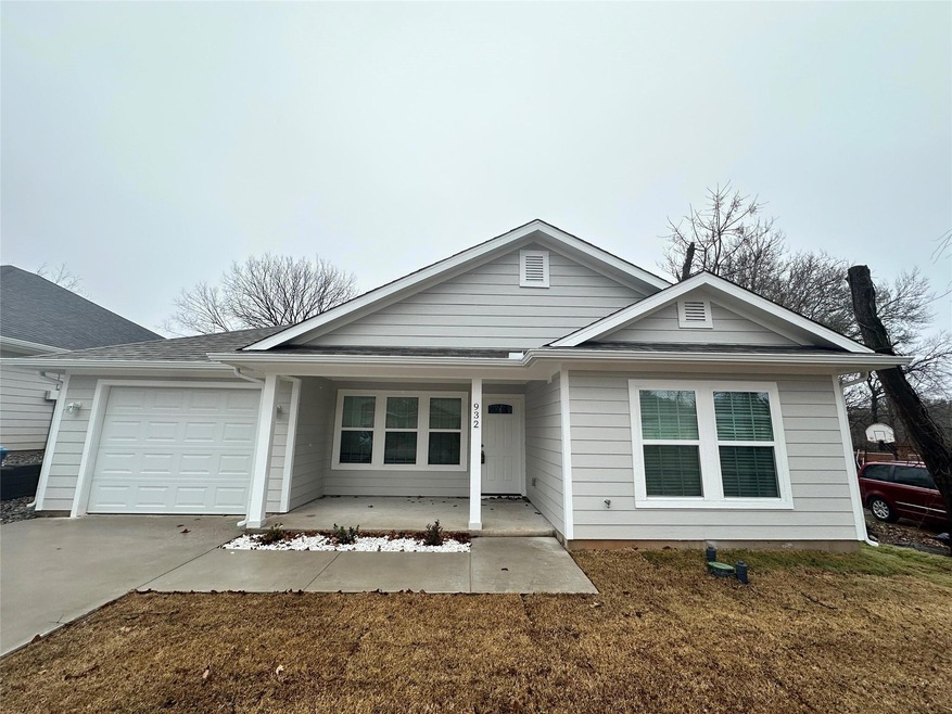 932 W Chase St, Denison, TX 75020 - photo 1