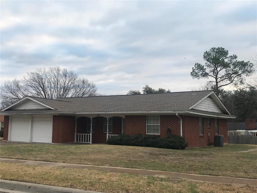 1300 Crestridge St, Ennis, TX 75119 - photo 1