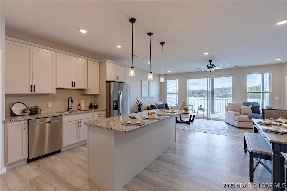 290 Plaza Beach Dr unit 4D, Camdenton, MO 65020 - photo 1