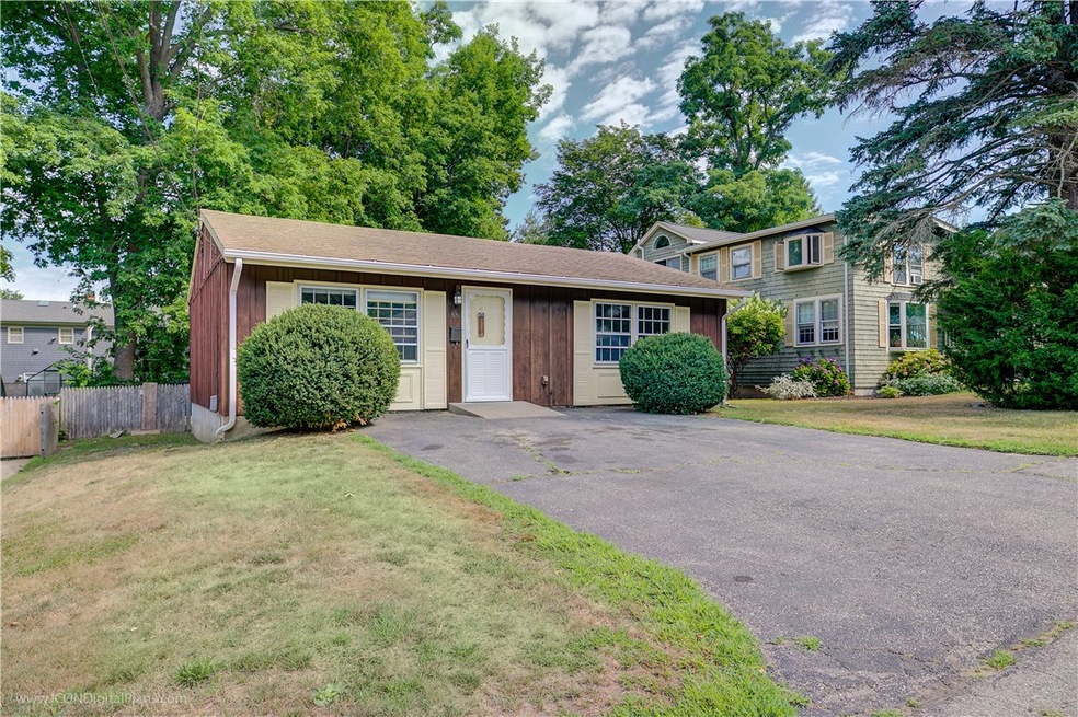 55 Cliff Dr, Bristol, RI 02809 - photo 1