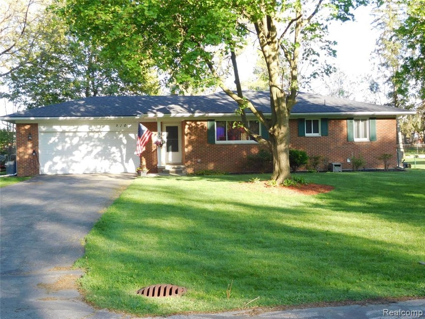 2101 Avondale St, Sylvan Lake, MI 48320 - photo 1