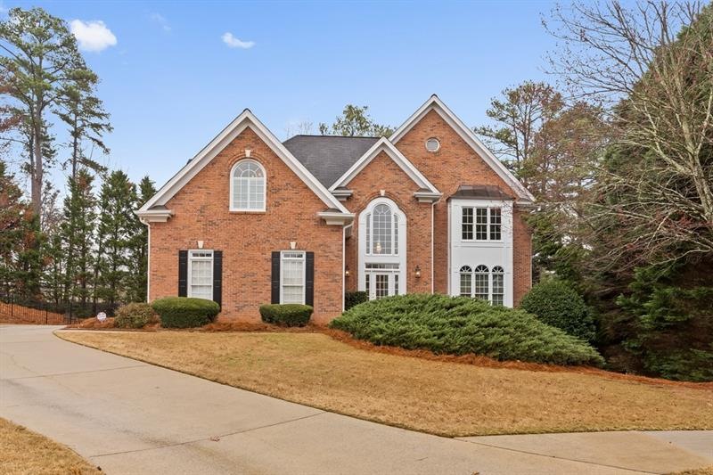 3 sided BRICK cul-de-sac home in the heart of Alph