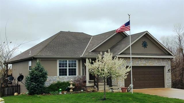 818 Garnes St, Raymore, MO 64083 - photo 1