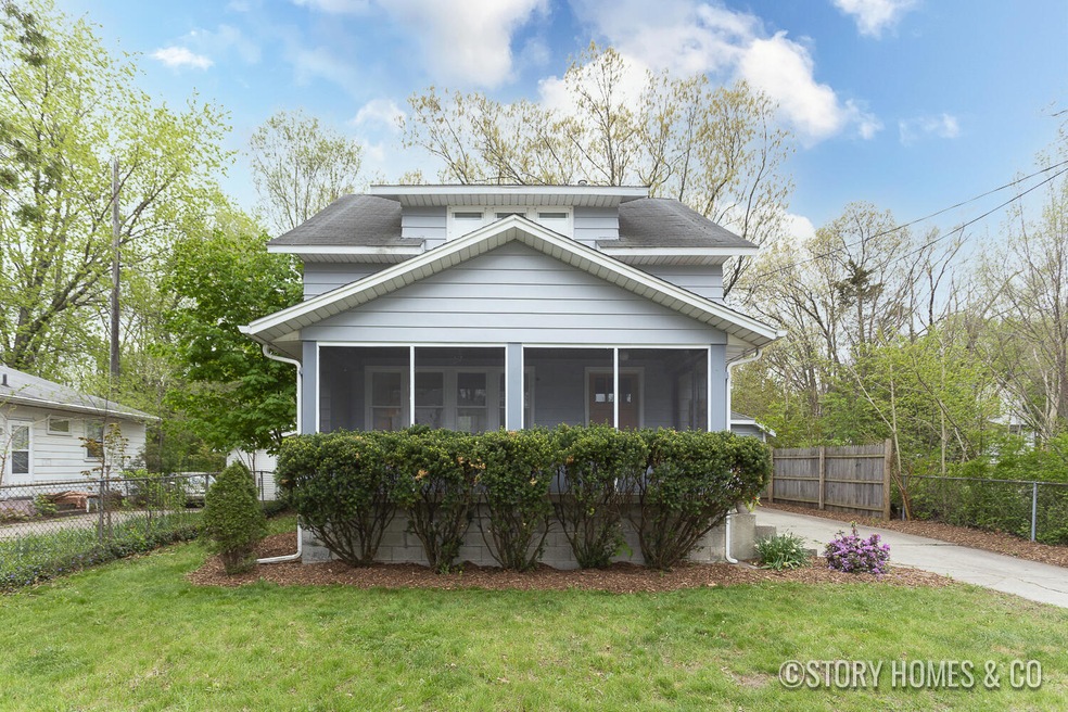 1002 Dickinson Ave
