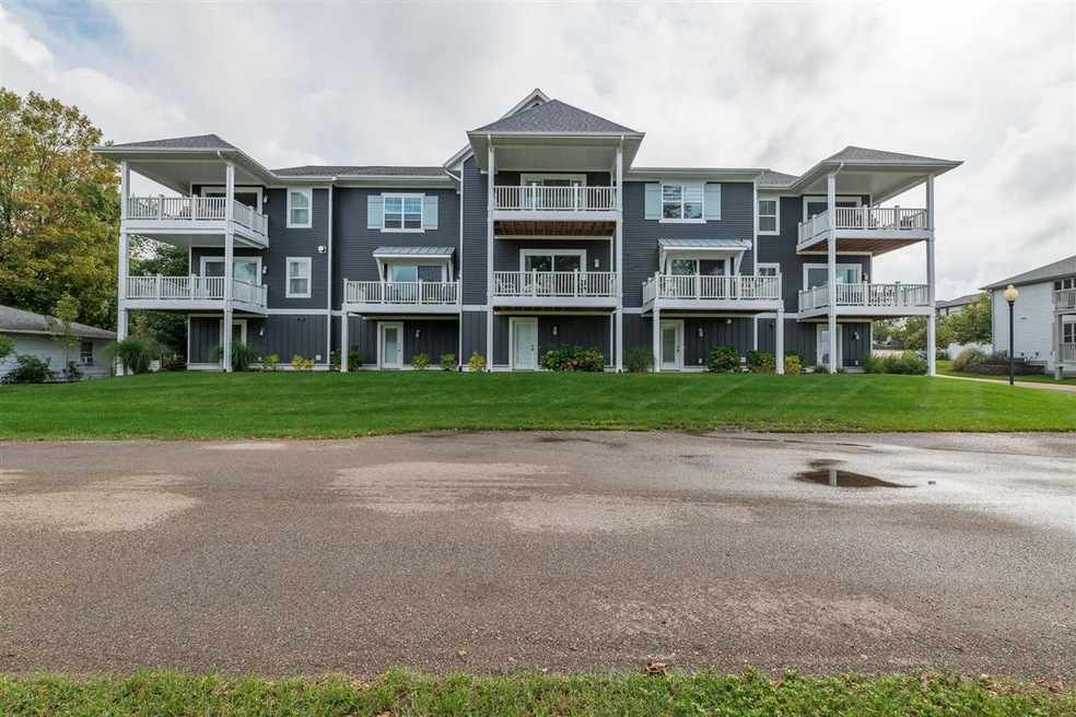 1A 160 Keewatin Way #7