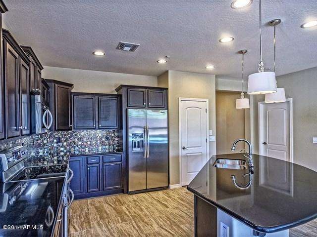 007_Beautiful Gourmet Kitchen