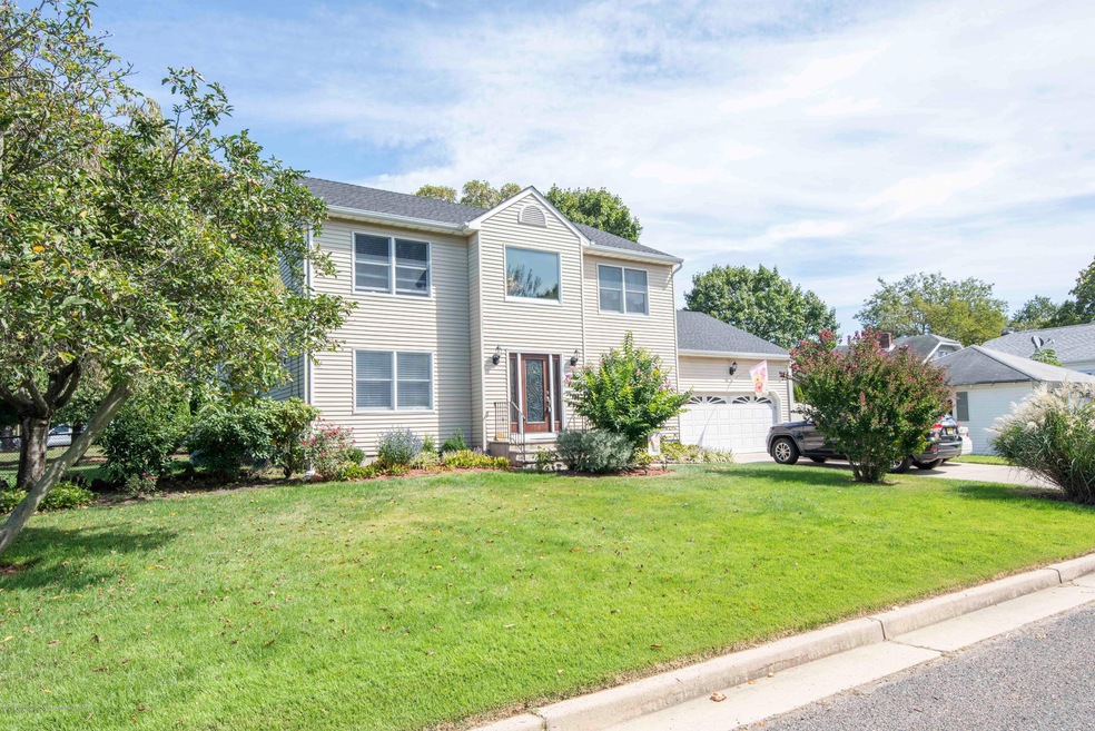 125 Woodbine Front