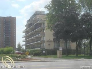 8300 E Jefferson Casa Balcona