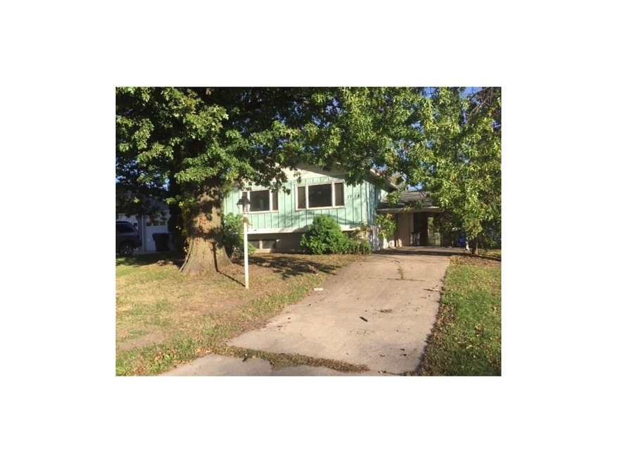 1714 10th Ave SW, Cedar Rapids, IA 52404 - photo 1