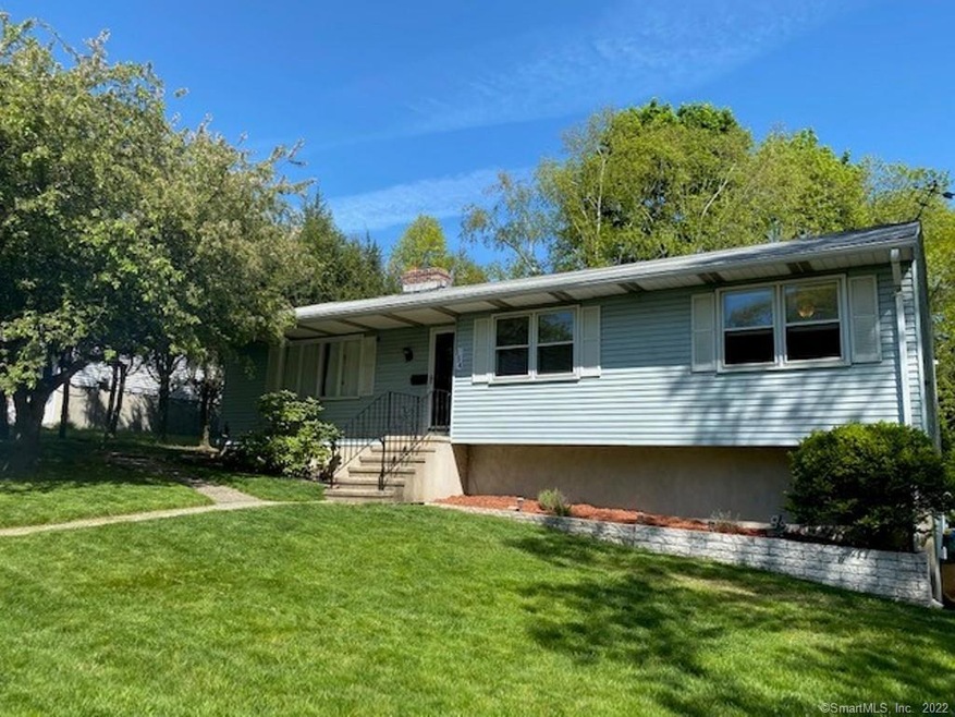 154 Carriage Dr, Waterbury, CT 06708 - photo 1