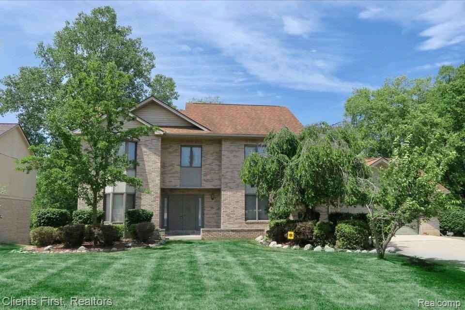 7233 Oakwood Dr, West Bloomfield, MI 48322 - photo 1