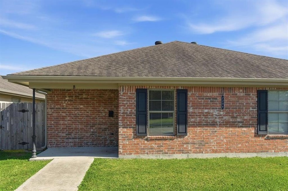 2202 N Malcolm St, Lake Charles, LA 70601 - photo 1