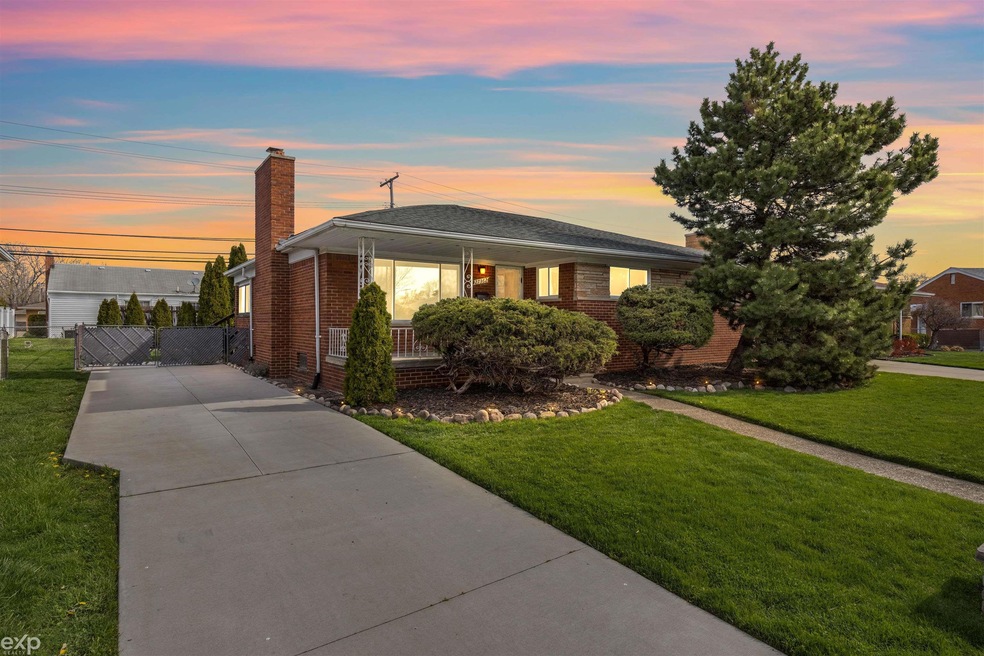 27362 E Crestmont St, Roseville, MI 48066 - photo 1